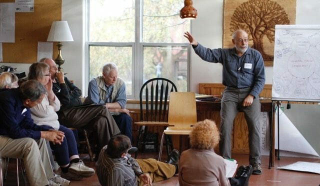 Jerry dando un acompañamiento en sociocracia a otras personas  - Sociocracy For All